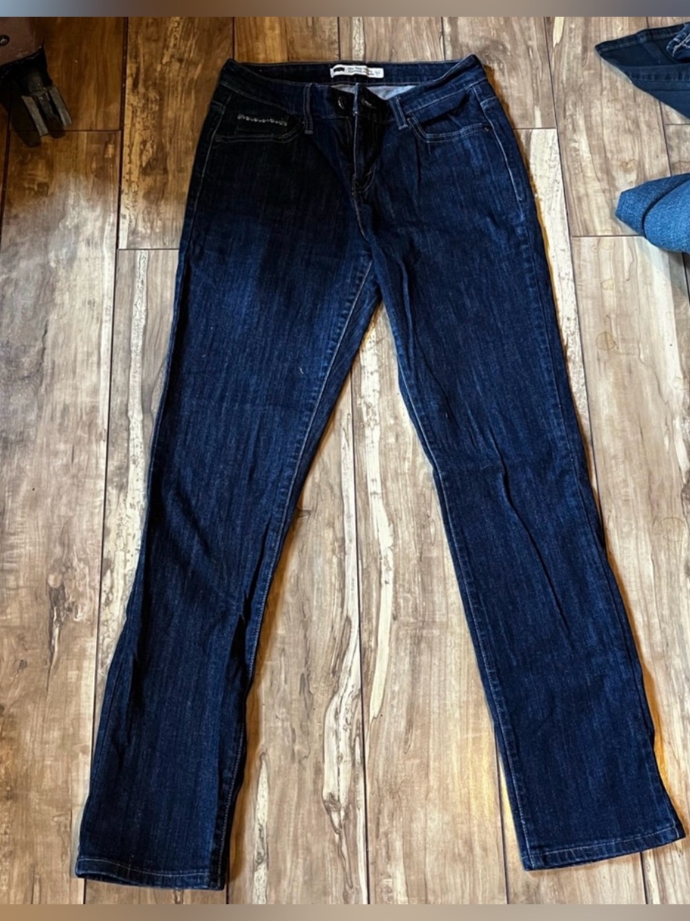 Levi’s mid rise skinny jeans